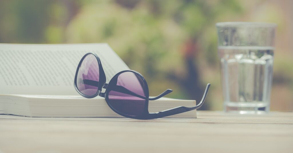 summer, sunglasses, read-3363788.jpg